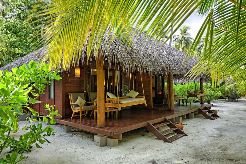 Medhufushi Island Resort  4*