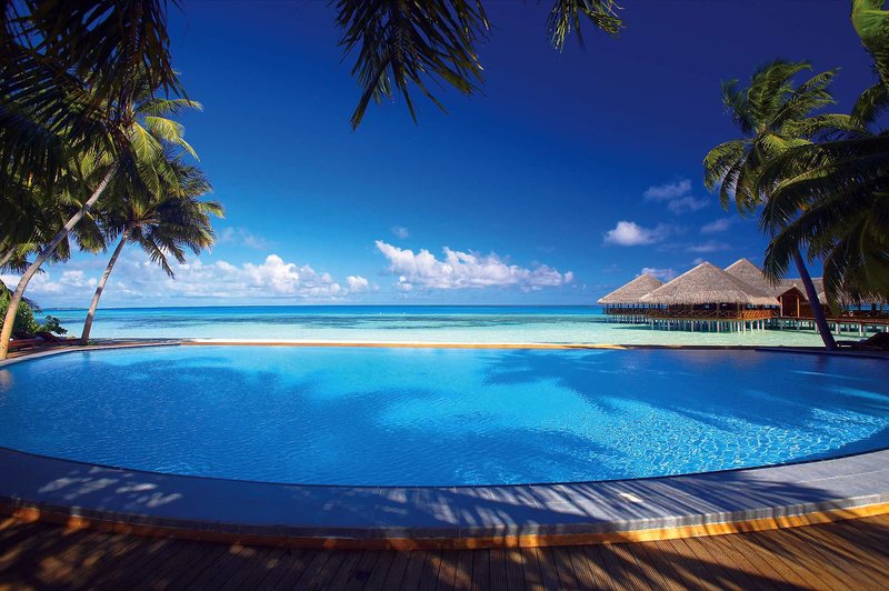 Medhufushi Island Resort  4*