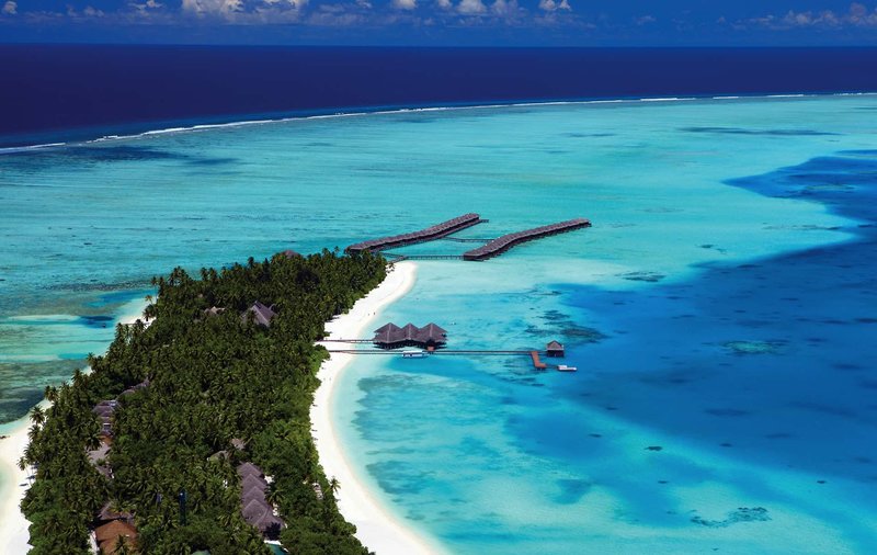 Medhufushi Island Resort  4*